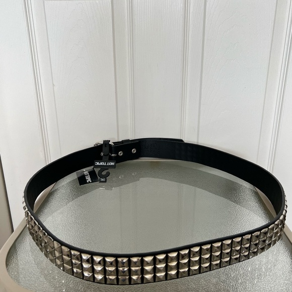 Hot Topic 3 Row Pyramid Belt In Black & Silver Size 3X - Picture 6 of 7